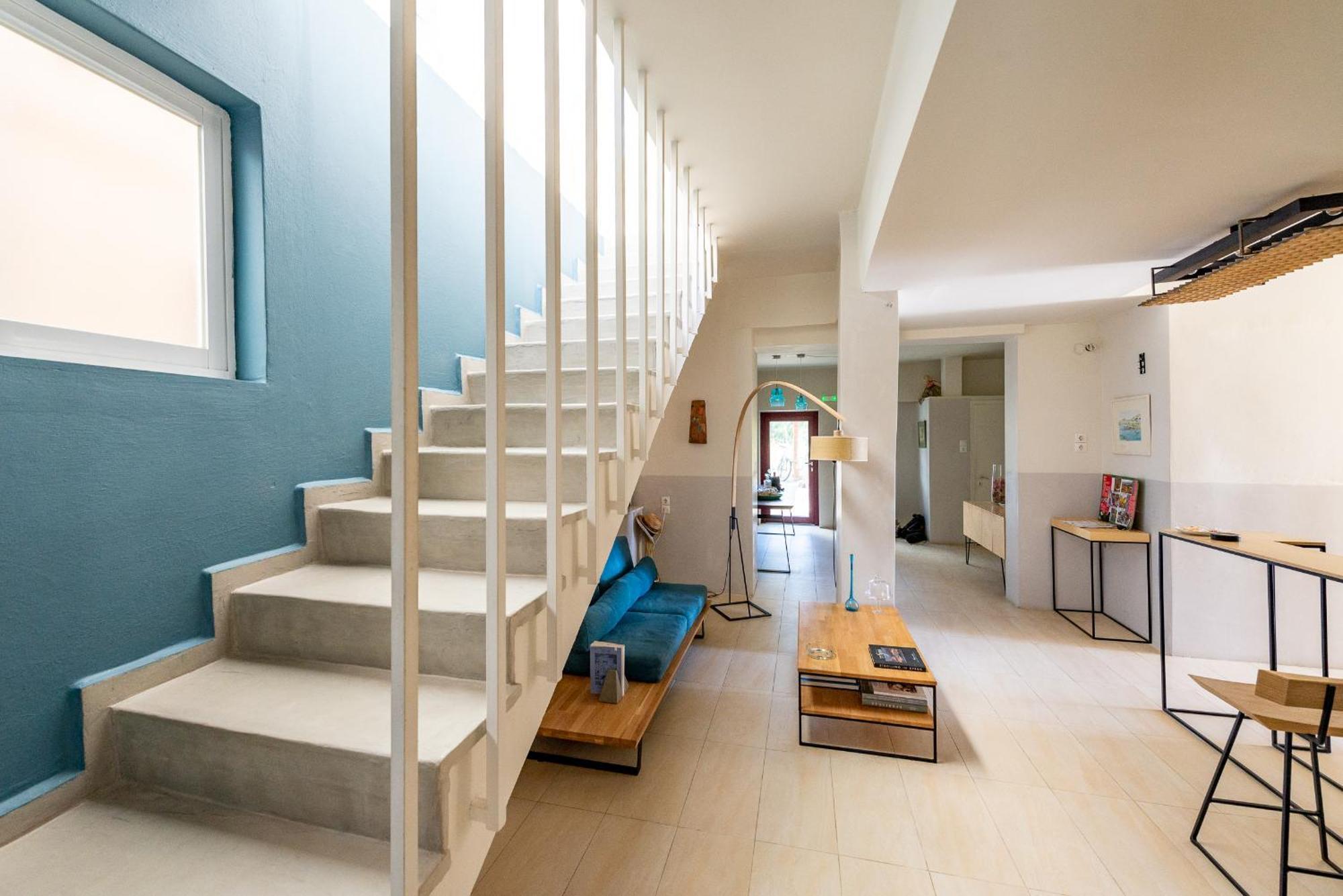 Emily Hotel Vári エクステリア 写真