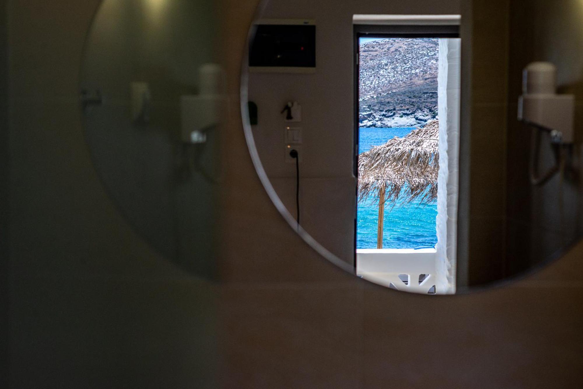 Emily Hotel Vári エクステリア 写真